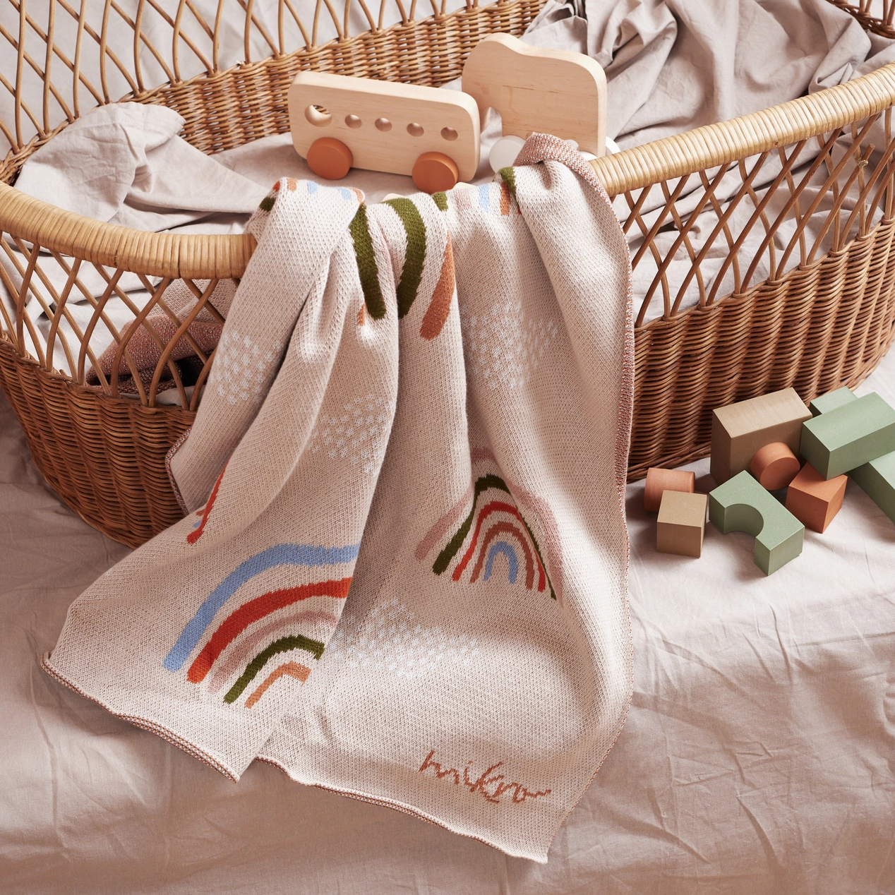 Manta Orgánica GOTS® Ecomikro - Diseño Arcoíris 80 x 100 cm - Imagen 2