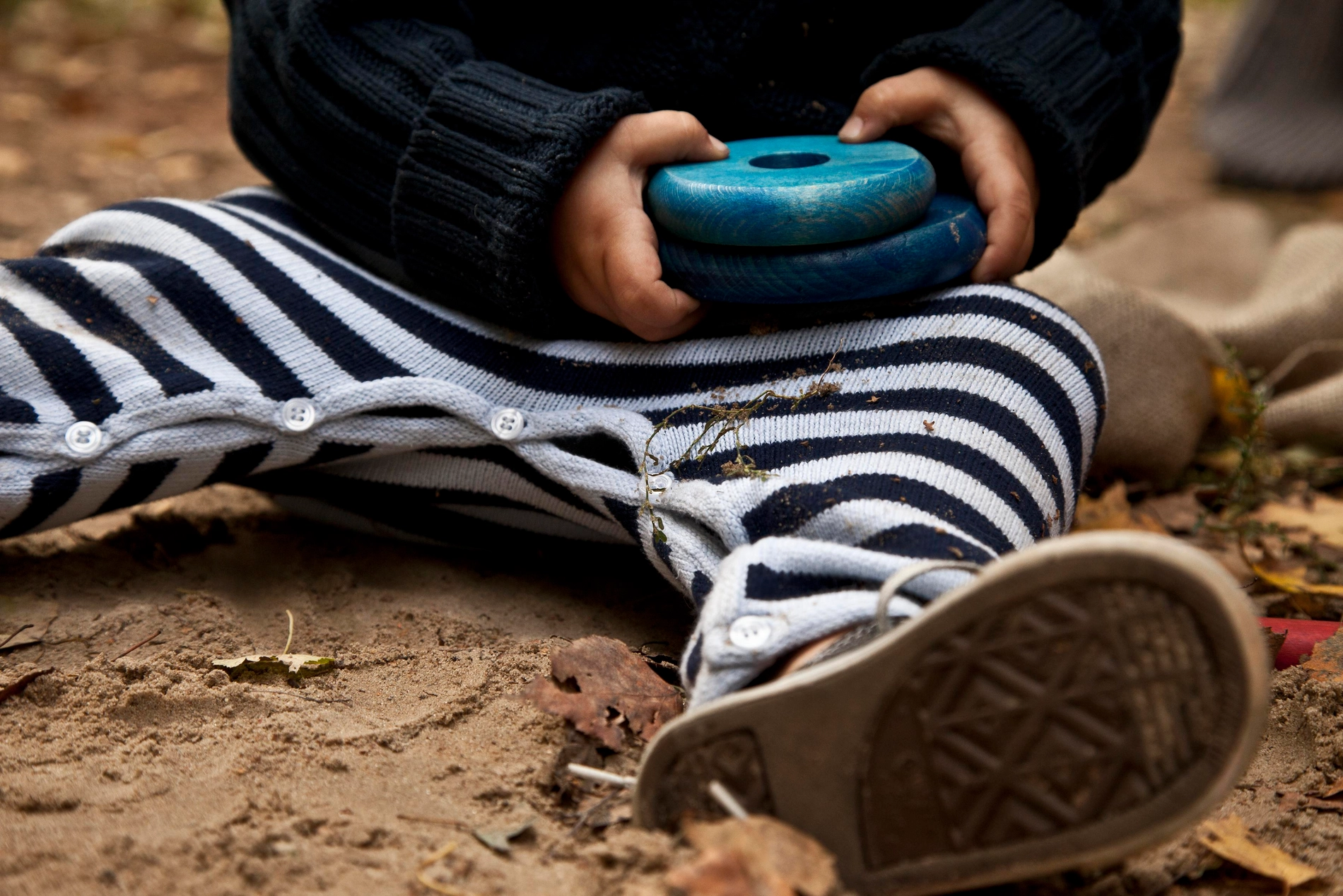 Pirámide Redonda Arcoíris FSC® – Apilable Montessori (Wooden Story) - Imagen 4